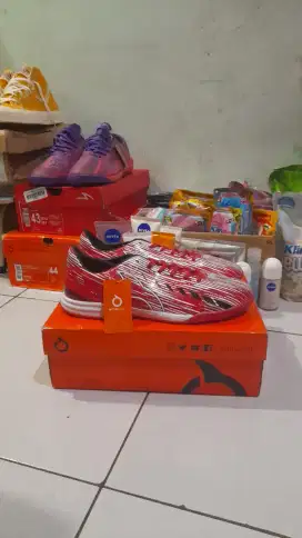 sepatu futsal ortuseight