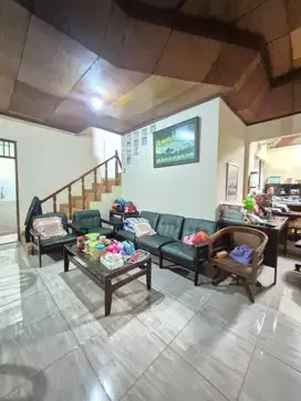 Rumah Dengan Tanah Luas Di Komplek Taman Asri Am16698