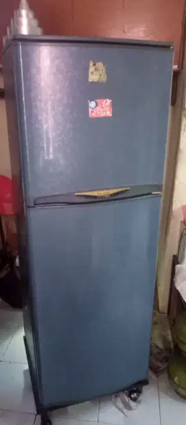 Kulkas sharp 2 pintu