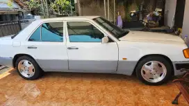 Mercy 300E mulus banget n masih orisinil
