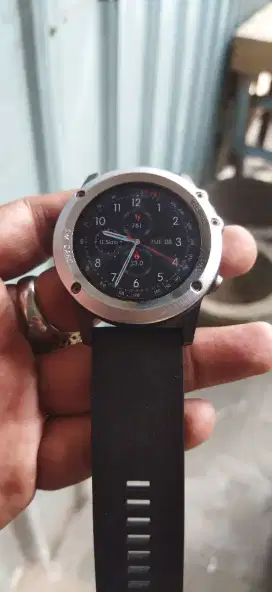Dijual smartwatch GPS ori bsa pakai kamera,sim bahan steanles steal