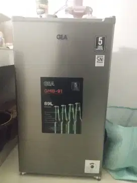 Kulkas GEA kapasitas 89 liter