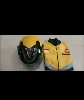 Helm orange + jaket size XXL Kecil