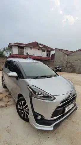 TOYOTA SIENTA TYPE Q 2017