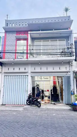 Dijual rumah 3 lantai