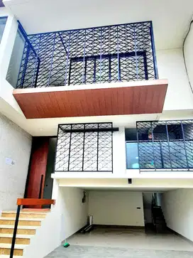 Rumah Area Strategis dan Lokasi Premium di Kemang Bonus Semifurnished