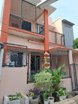 JUAL RUMAH TINGKAT BARU RENOVASI BEBAS BANJIR, STRATEGIS DI JKT TIMUR