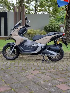 Honda ADV 160 ABS Keyless Thn 2024 Cream Nopol N Odo 1rb Koko Motor