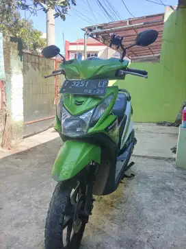 Motor beat fi tahun 2013 warna hijau