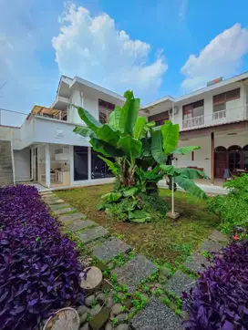 Rumah Mewah di Mampang Prapatan 4 KT Garasi 3 Mobil Nego