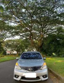Dijual mobil grand Livina tipe tertinggi