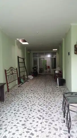 Dijual Rumah 3 tingkat dekat pasar cocok untuk usaha harga murah