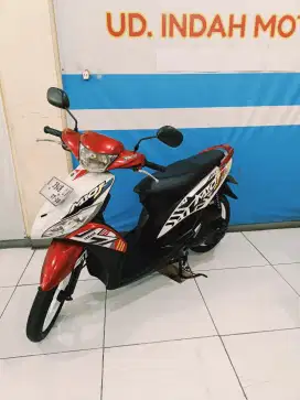 Warna merah YAMAHA MIO J INJEKSI 2013