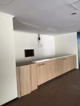 Jarang ada kantor apl, Open house, lokasi strategis