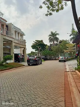 Langka Akasia Golf BGM 2,5Lt 8x18 4KT Semi Furnish Rumah di PIK