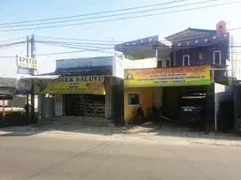 Rumah Usaha Klinik Apotek Strategis di kota Karawang Jawa Barat