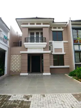 Rumah full renovasi dan siap huni, tenggara, di cluster Delatinos BSD