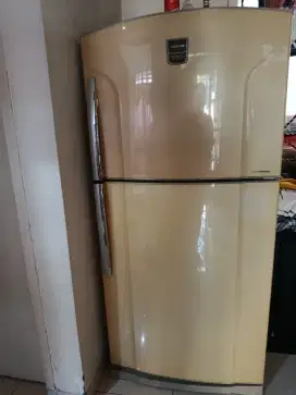 Dijual kulkas 2 pintu