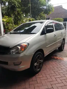 Kijang Innova E 2005