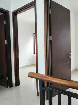 Disewakan Cepat Rumah Cluster Asia Green Lake City Ada 1 AC
