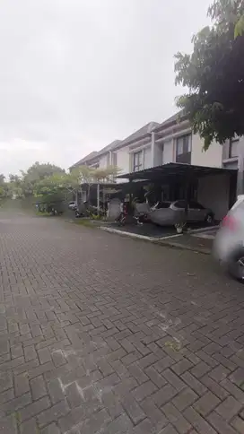 Dijual Cepat Rumah 2 Lantai di  The Eminent di BSD City  Tangerang