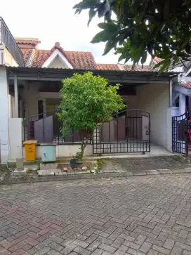 Rumah dijual siap huni di cluster taman Puspa citra raya Tangerang