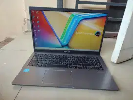 Asus core i3 gen 10 ram 8gb ssd 256gb batre4jam kibot berlampu nominus