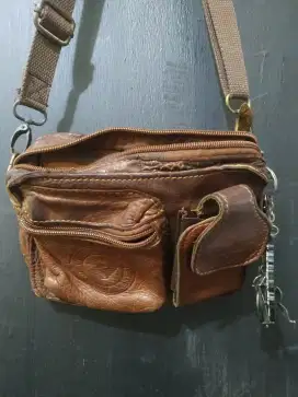Tas slempang weisbag giorgio armani kulit ori
