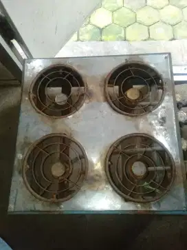 Kompor 4 tungku