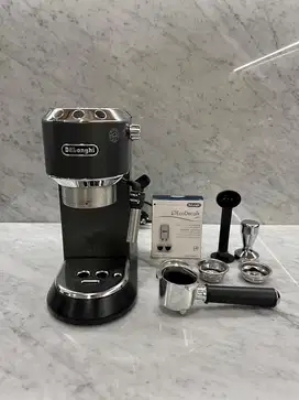 DeLonghi Dedica EC685 Black