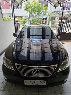 Lexus LS460. Mobil Kelas
