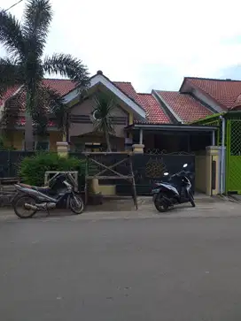 Dikontrakkan Tahunan Rumah Tinggal terletak di Jalan Utama