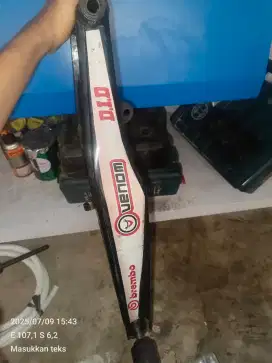Swing arm supermoto