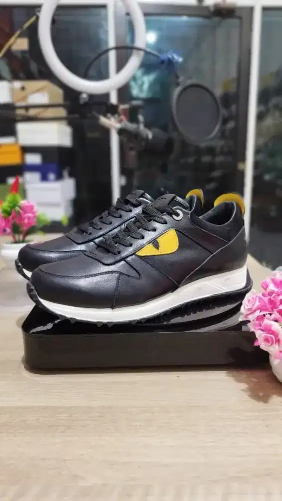 Sepatu Fend* eyes BNIB