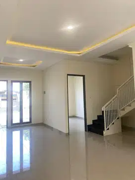 Jual Rumah Row 3 mobil High Spek Rungkut MERR