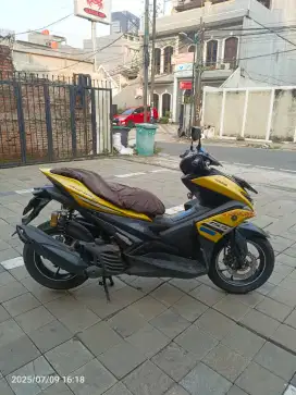 Yamaha aerox 2018 kuning pemakaian