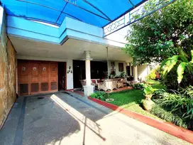DIJUAL RUMAH LUAS, KOKOH & NYAMAN DI JLN GUNUNG2, TENGAH KOTA MALANG