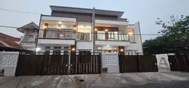 Dijual Rumah Nusaloka Lokasi Sangat Strategis, Cantik, Siap Huni