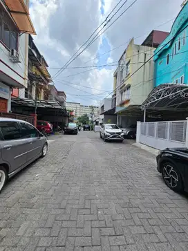 Dijual Rumah Villa Komplek Rustam JL S. Parman