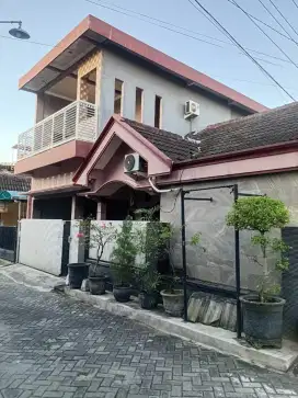 Dijual Rumah strategis lantai 2