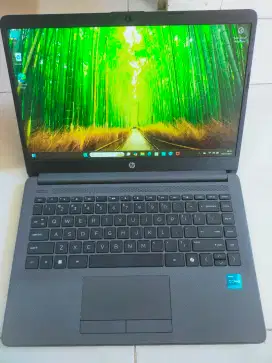 Dijual laptop Hp Intel I3-1315u gen 13 Ram 8GB ssd 256GB gransi on 27