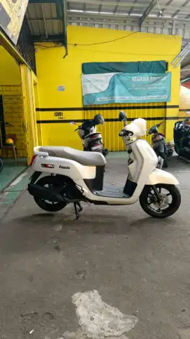 YAMAHA FAZZIO LUX 2025 KM RENDAH