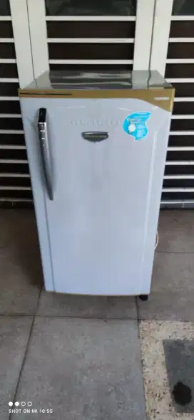 Kulkas 1 pintu kondisi bagus, bersih dan normal