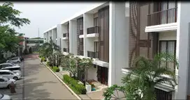 Sewa Rumah nyaman tahunan, View Danau di BSD Serpong, Tangerang