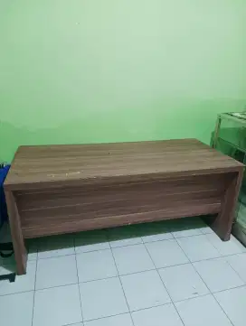 Meja kantor komputer