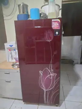 Kulkas Polytron seri Balleza flower red