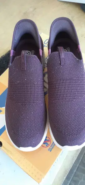 Sepatu sneakers wanita
