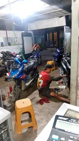 Mekanik berpengalaman