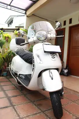 PIAGGIO VESPA GTS 300 tahun 2018 Low KM