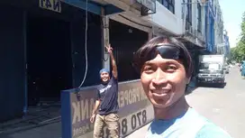 ahli tukang bongkar reklame neon box surabaya